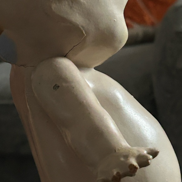 Adorable Cream Doll with Sweet Expression - Picture 4 of 9